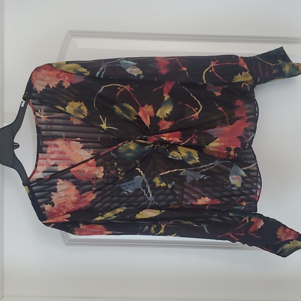 BCBGMAXAZRIA  BLOUSE SIZE M